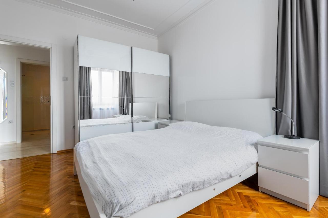 Vitosha Str 2Bd White & Blue Apt By Flat Mаnager Sofia Zewnętrze zdjęcie